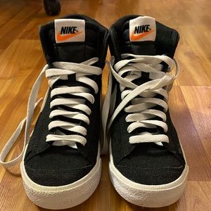 NIKE MID BLAZER• very cute💕